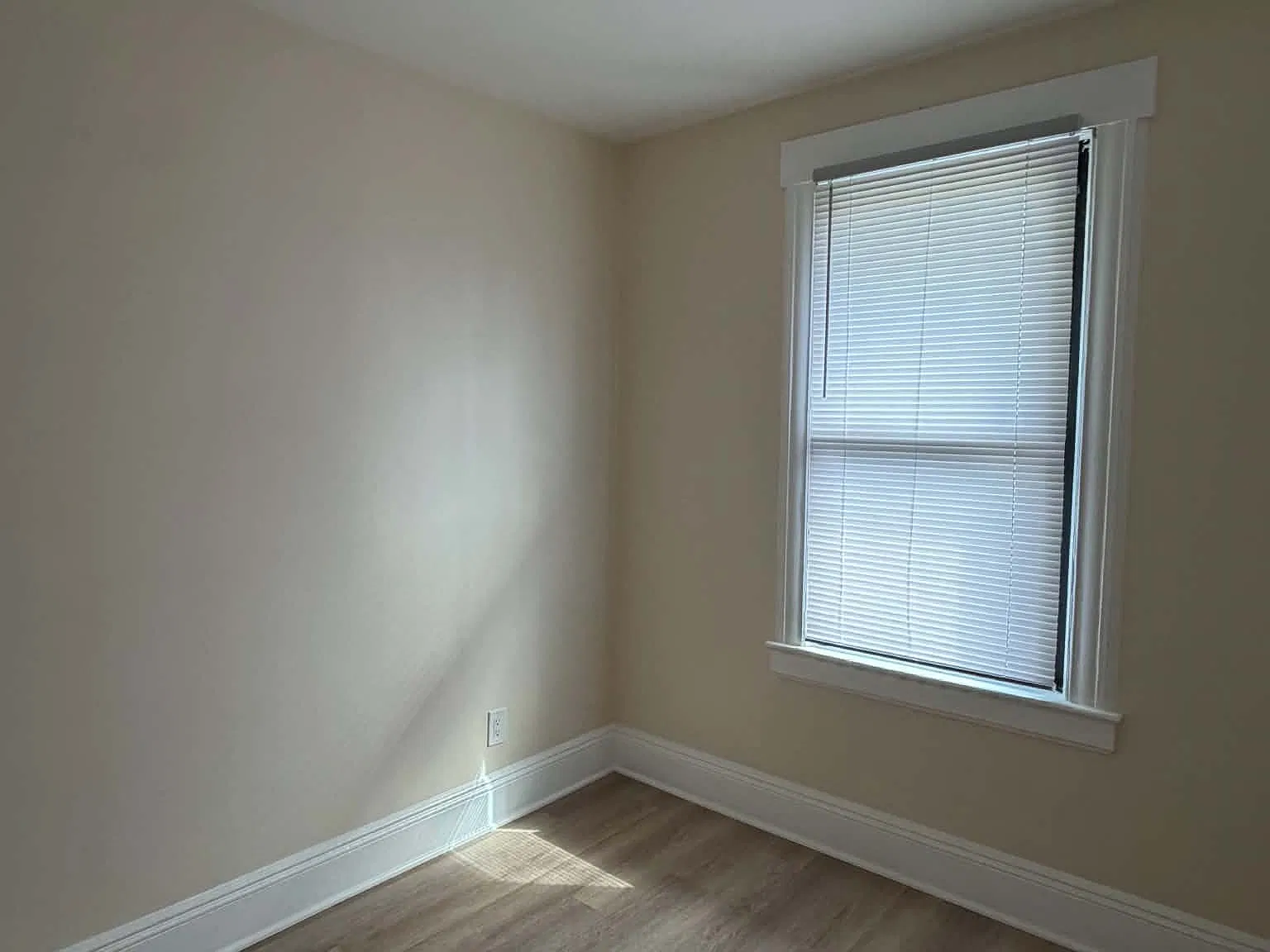 3 bed, 944 sqft, $2,700 — Photo 1