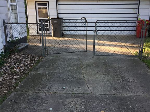 2-1/2 car garage