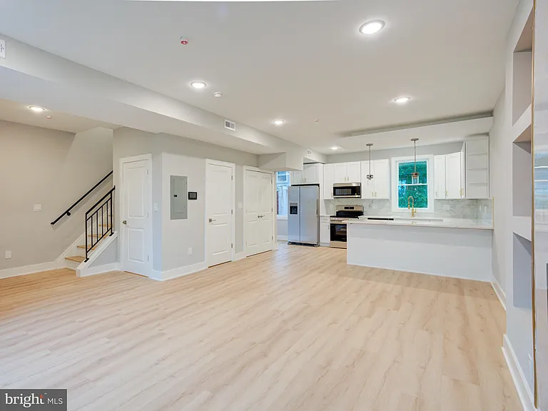 1933 N Leithgow St #35-1 — Photo 9