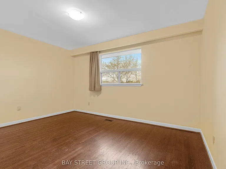 40 Bellbury Cres #UPPER — Photo 18