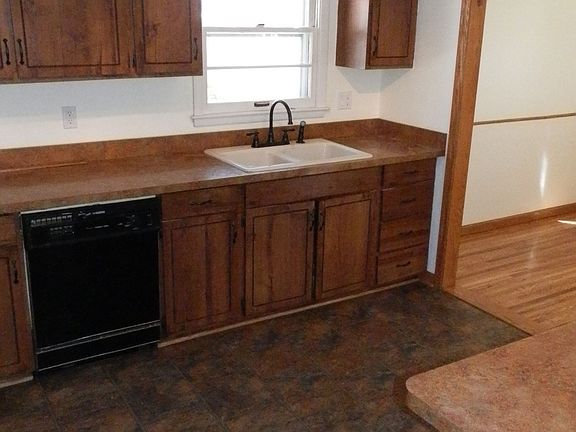 NEW FLOORING PLUMBING HALOGEN LIGHTING