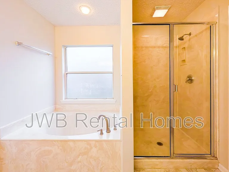 10238 Emma Lakes Dr — Photo 10