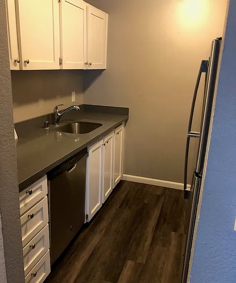 Emerald Place Apartments — Photo 2