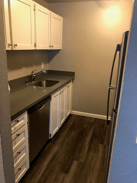 Building Photo - Emerald Place Apartments