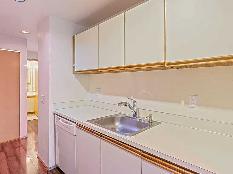 Stone Court Apartments — Photo 7