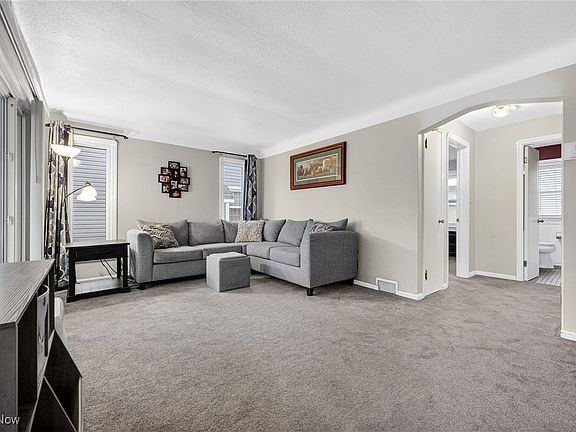 4th image of 8219 Renwood Dr