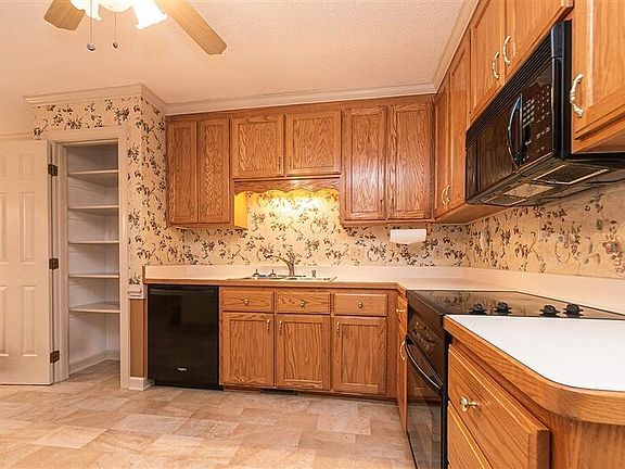 3rd image of 9908 Huntwyck Dr