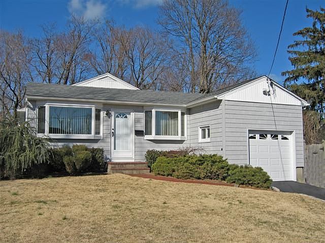 1st image of 11 Garden Ct