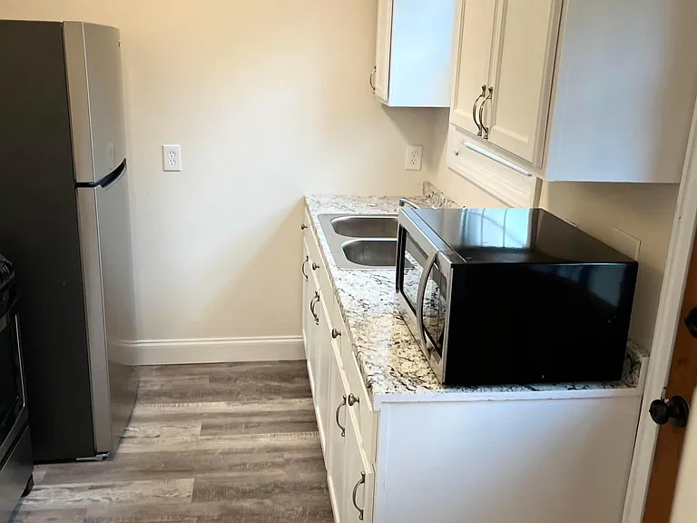 311 Wakefield Dr #B — Photo 8