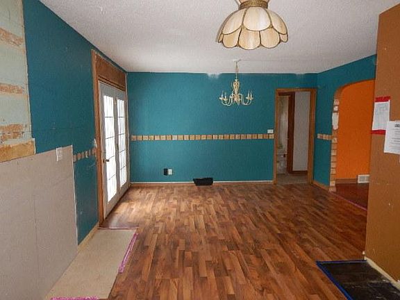 4th image of 843 Winnetka Ave S