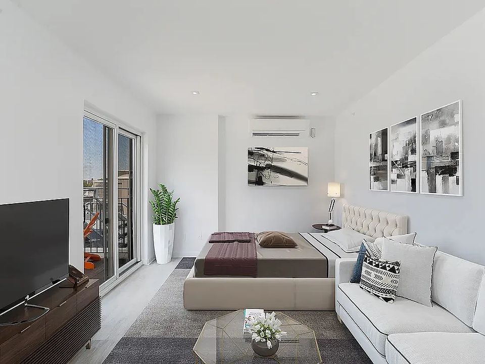 1st image of 165 Vanderbilt Ave