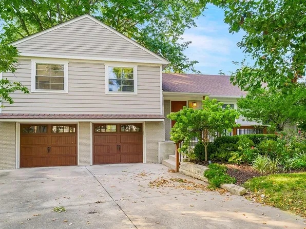 5218 Aberdeen Cir, Mission, KS 66205