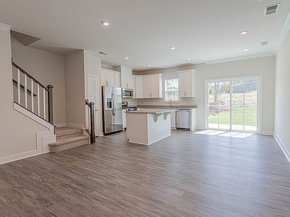 5th image of 225 Clearwood Dr