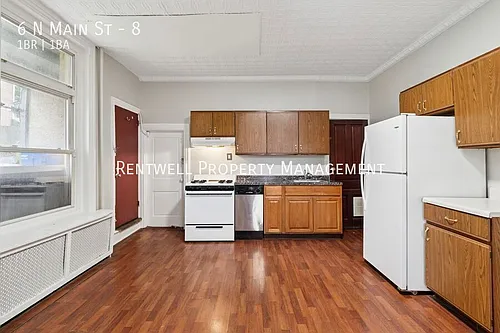 6 N Main St #8 Photo 1