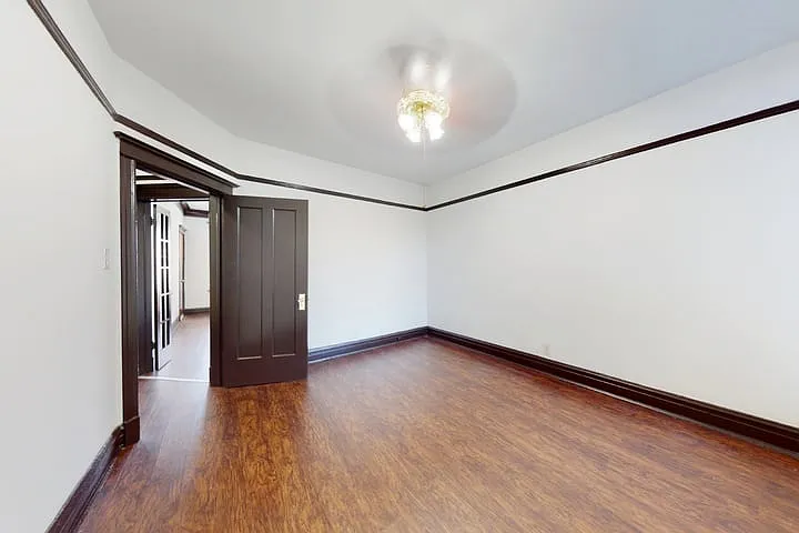 4859 S. Champlain Avenue — Photo 14