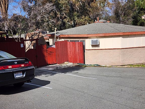 2nd image of 4014 Pepper Dr #B