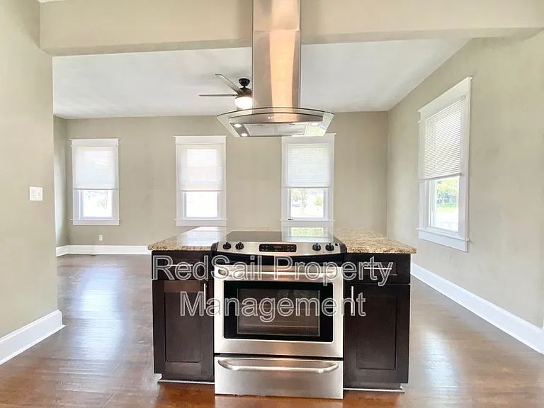 1708 Canton Ave — Photo 10