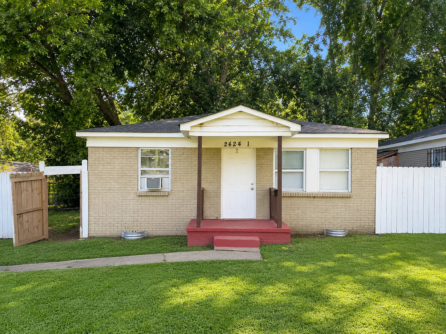 2 bed, 750 sqft, $1,200 — Photo 3
