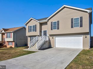 141 Buchanon Ln, Inwood, WV 25428