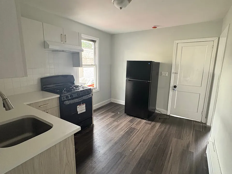 423 E 1st Ave #2