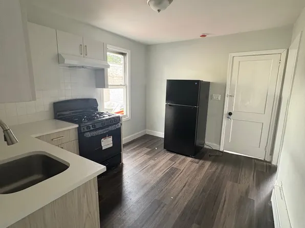 423 E 1st Ave, Roselle, NJ