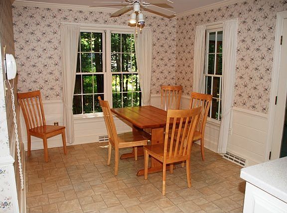 Kitchen Eat-in Area, Loaded w/Sun Light