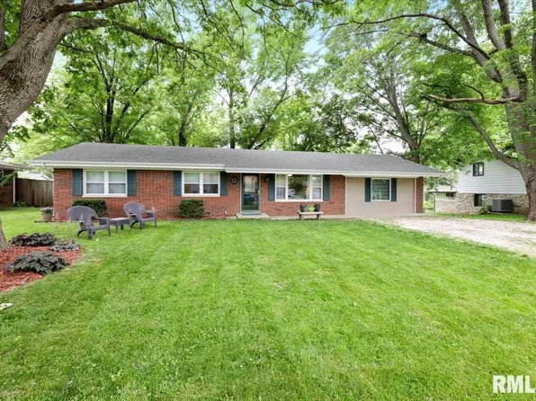 32 Birch Dr, Chatham, IL 62629