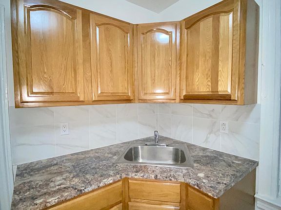 4th image of 6423 11th Ave #2