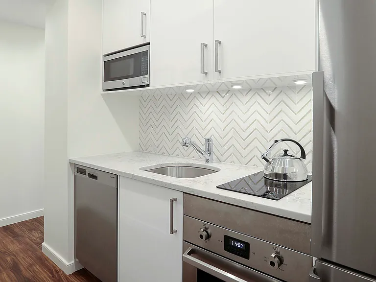 150 W 51st St #1223 — Photo 5