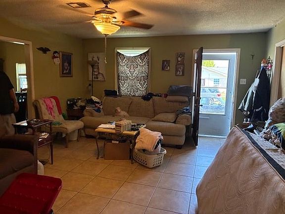 2nd image of 609 Vanderbilt Ln
