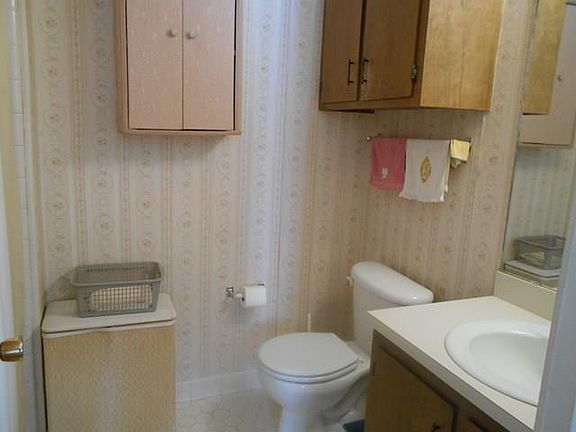 3rd image of 2365 Bluebird Dr