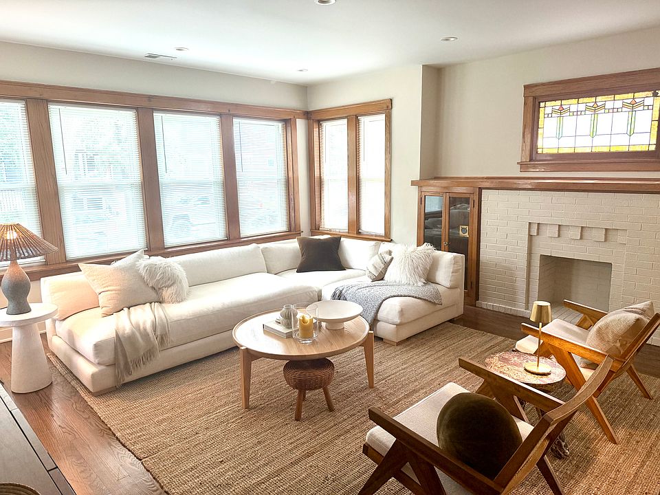 Living room, Plenty of Natural Light