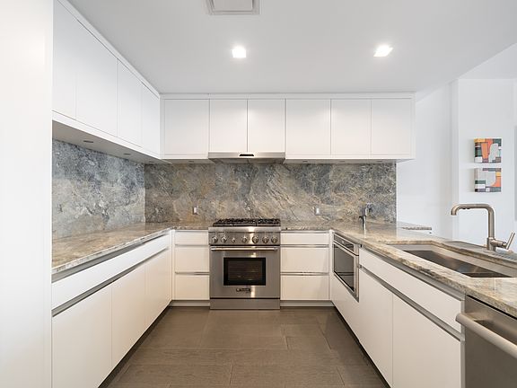 5th image of 320 Adolphus Ave APT 705
