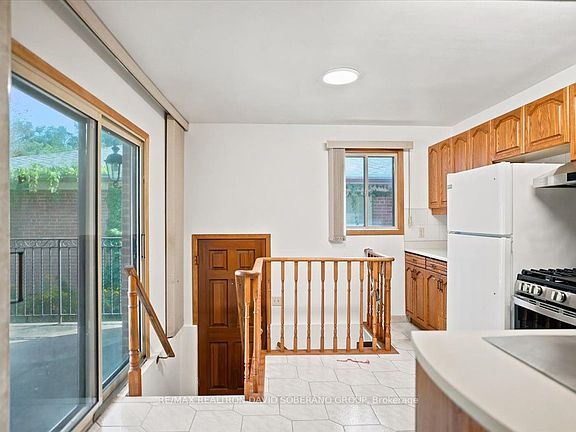 3rd image of 44 Kennard Ave