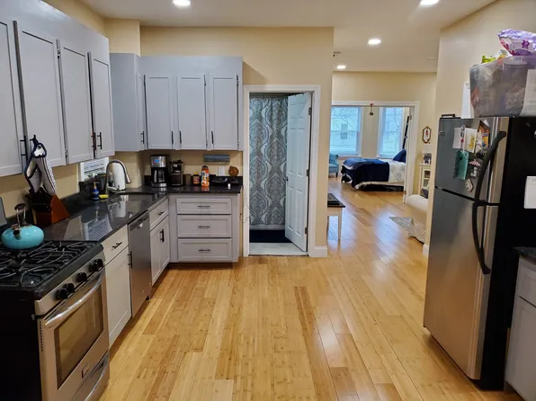 233 Chelsea St #2, Boston, MA 02128