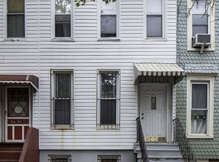 108 Hall St, Brooklyn, NY 11205