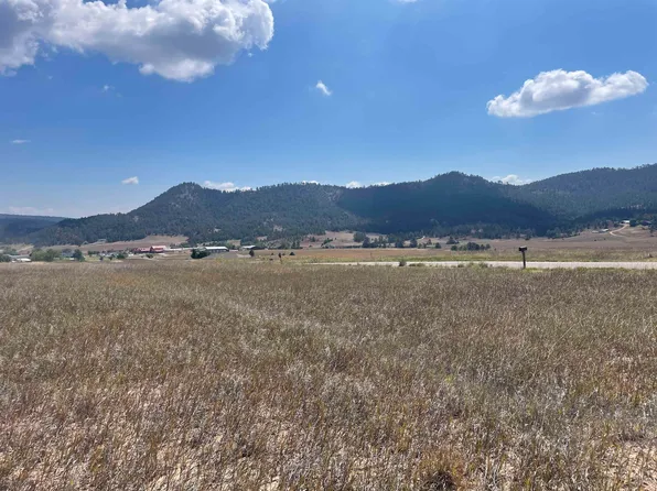 17 Meadowlark Dr, Hot Springs, SD 57747