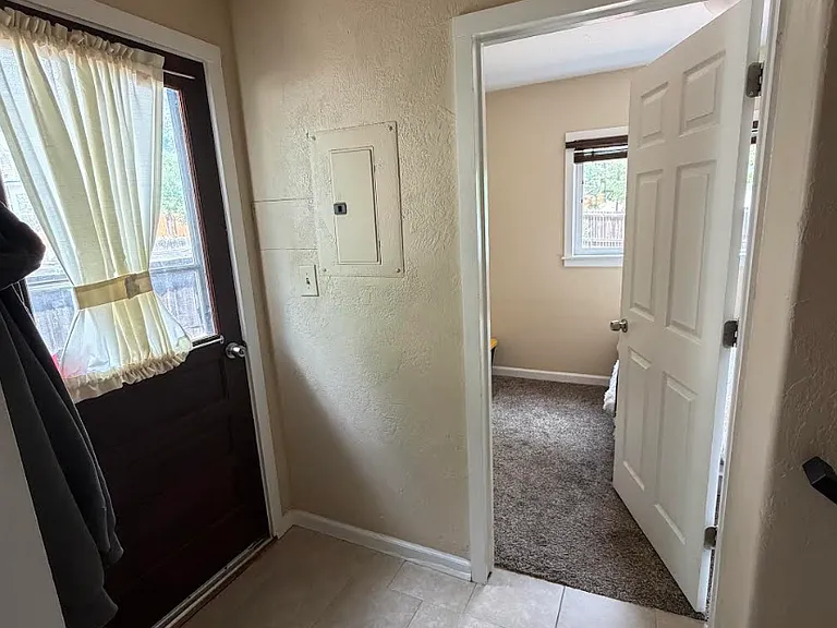 516 E Dale St — Photo 11