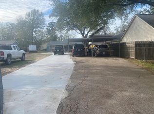 902 S Holly Ave, Cleveland, TX 77327