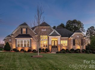 400 Wheatberry Hill Dr, Matthews, NC 28104