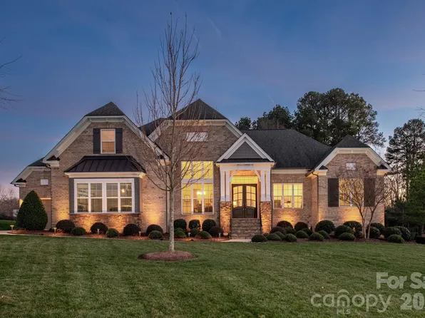 400 Wheatberry Hill Dr, Matthews, NC 28104