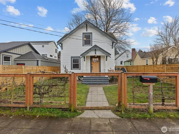 3915 SW Hinds Street, Seattle, WA 98116