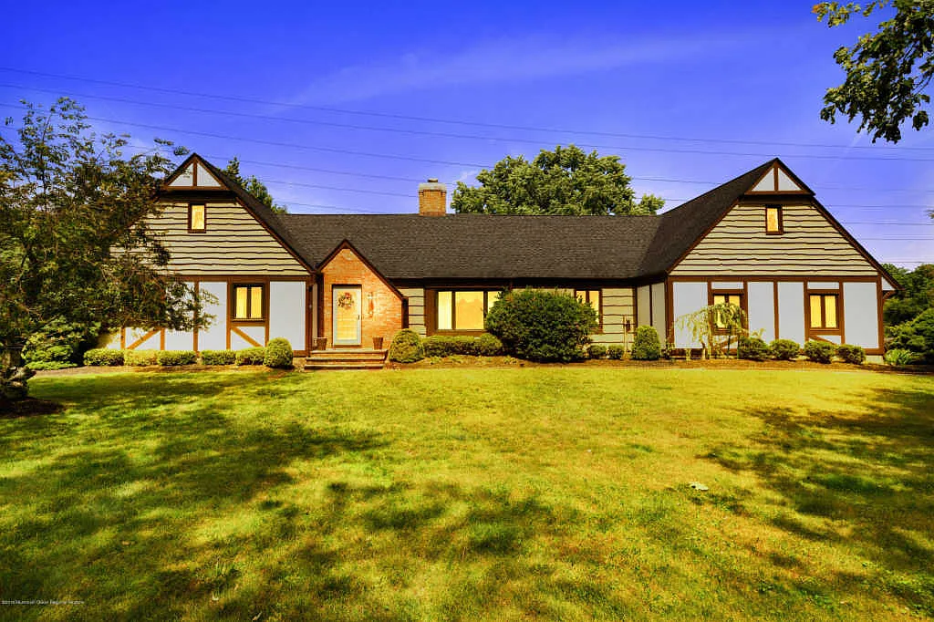 5 Wellington Ct photo 1