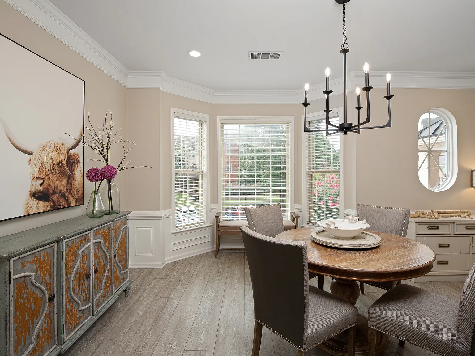 4 bed, 3.5 bath, 2640 sqft, $3,725 — Photo 4