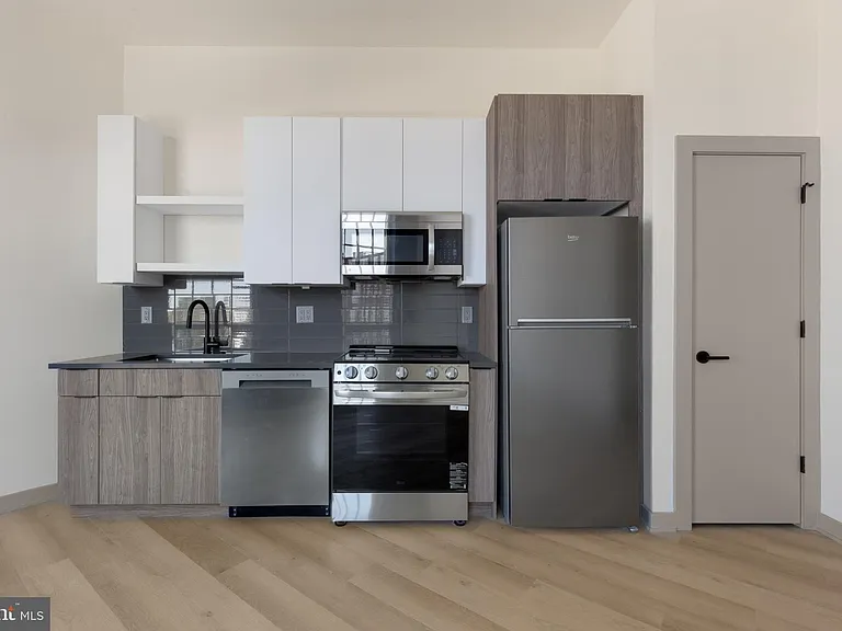 689 N Broad St #203 — Photo 2