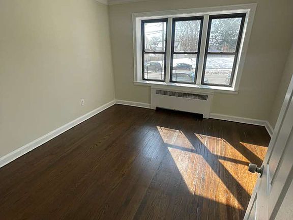 4th image of 20-22 Van Velsor Pl #1D