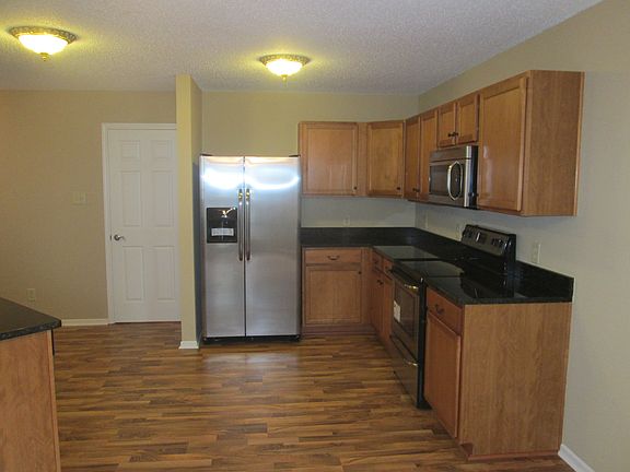 New granite & appliances