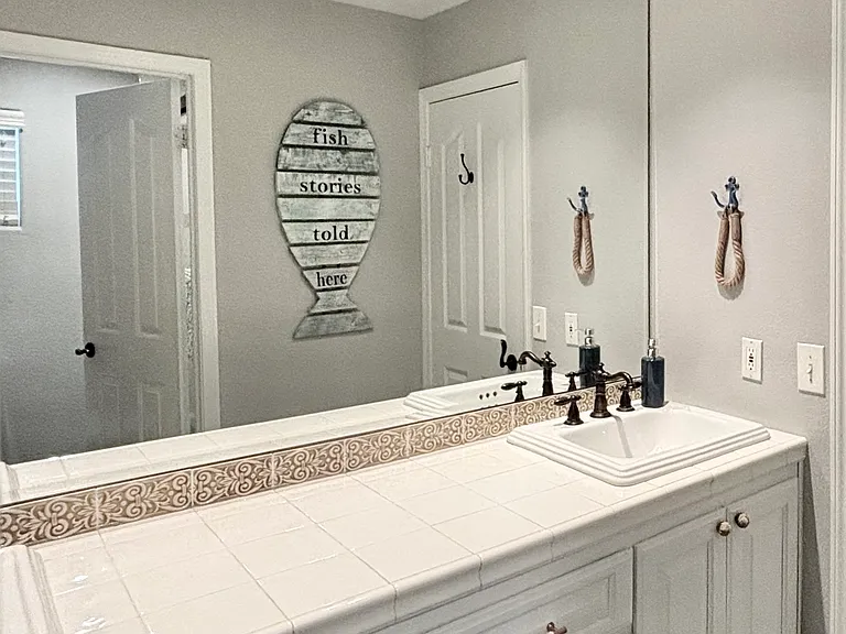 Upstairs Jack & Jill full bathroom