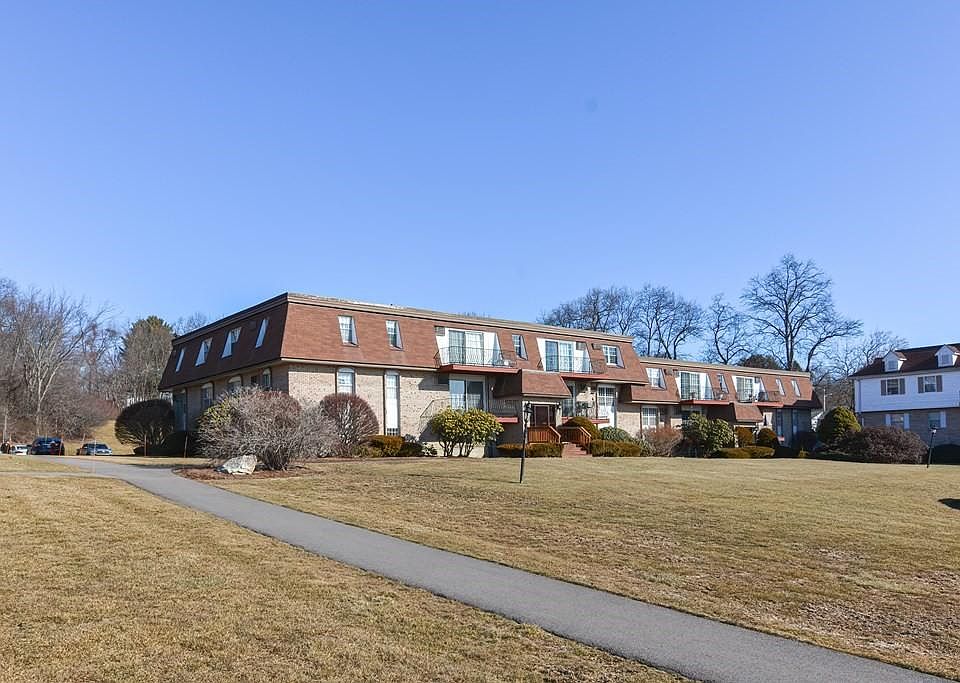 1st image of 12 Williamsburg Ct Unit 13