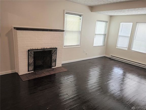 4th image of 109 Warren St
